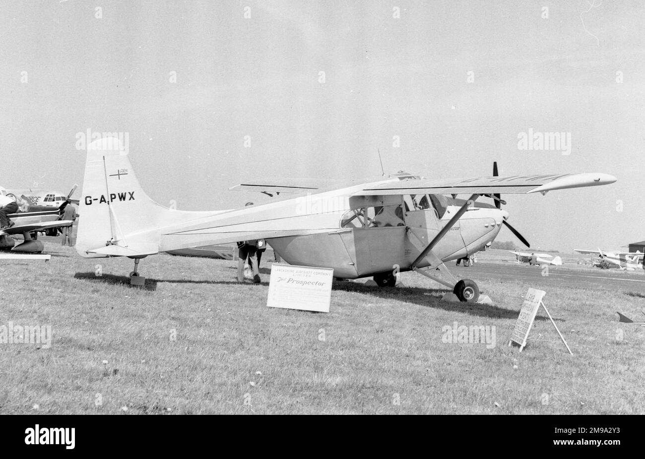 Prospecteur du Lancashire E.P.9 G-APWX - le prospecteur était un projet d'avion utilitaire conçu par Edgar Percival. La majorité des 47 avions achevés ont été produits par Edgar Percival Ltd. Plus tard, la production a été effectuée par la Lancashire Aircraft Company à Squires Gate et Salmesbury, avant que le dernier ait quitté Salmesbury vers 1961. Banque D'Images