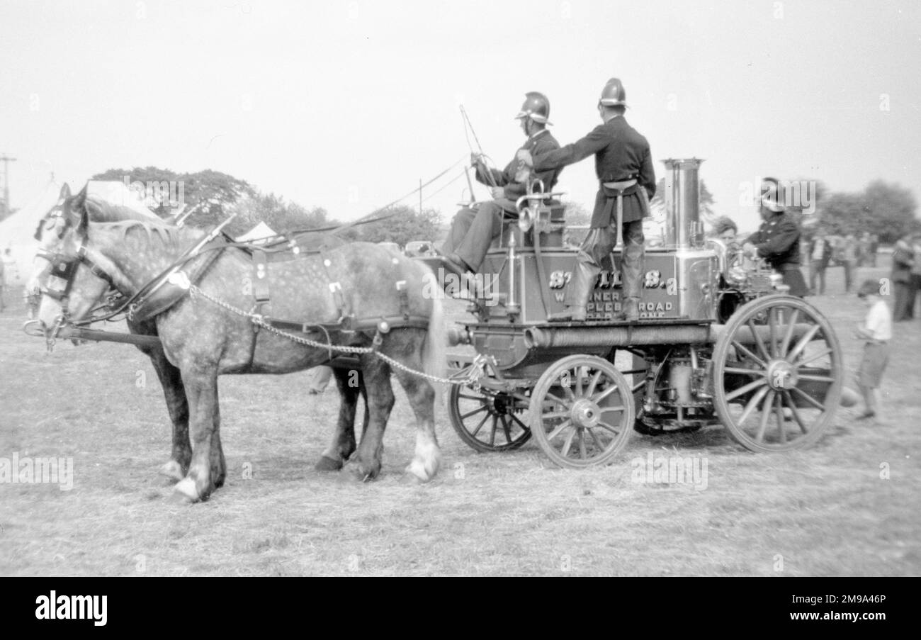 Shand Mason Fire Engine (msn 1842), construit en 1904, au rallye à vapeur Andover de 1959. (Shand Mason était une entreprise britannique qui a conçu et fabriqué des moteurs d'incendie à vapeur et d'autres équipements de lutte contre l'incendie au cours du 19th siècle et du début des 20th siècles). Banque D'Images