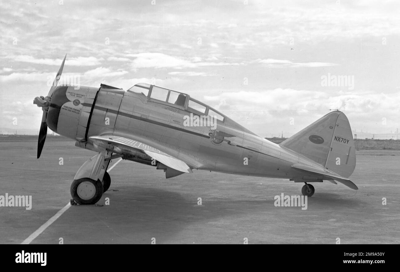 Seversky SEV-S2 NX70Y (msn 43). Alexander de Seversky a modifié un P-35 pour les courses aériennes nationales. Propulsé par un 950hp Pratt & Whitney R-1830 Twin Wasp SC et piloté par Frank Fuller Jr dans le Trophée Bendix de 1937 à 1939, prenant la deuxième place dans le Trophée Bendix 1938. L'enregistrement a été de NX70Y pour les essais en vol dans la catégorie expérimentale, passant plus tard à NR70Y / N70Y, portant le numéro de course 23 en 1937 et 77 en 1939. Banque D'Images
