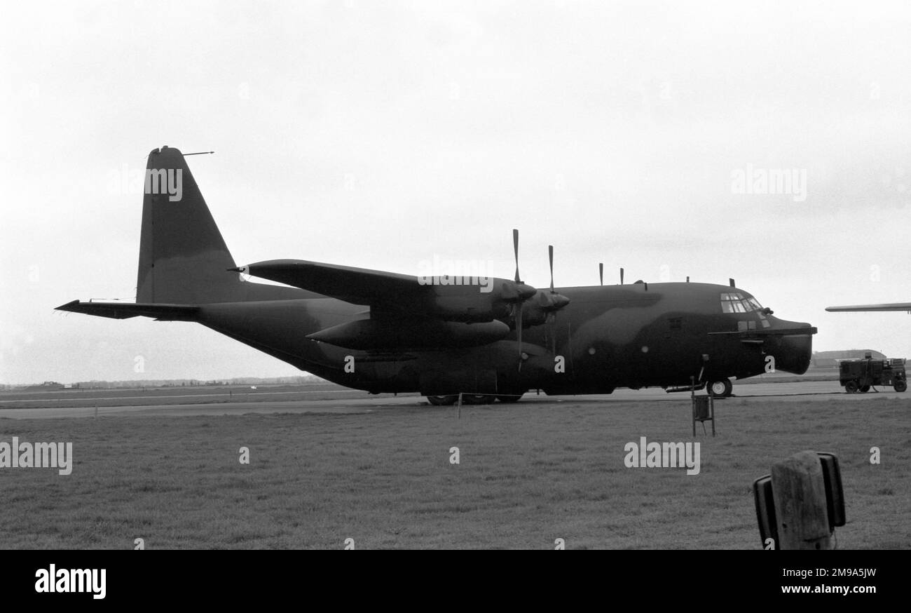 United States Air Force - Lockheed MC-130E-LM combat talon I 64-0566 (msn 382-4080). 0566 (MSN 382-4080). Construit en tant que C-130E, cet avion a été converti en avion de soutien des forces spéciales MC-130E combat talon I. Banque D'Images