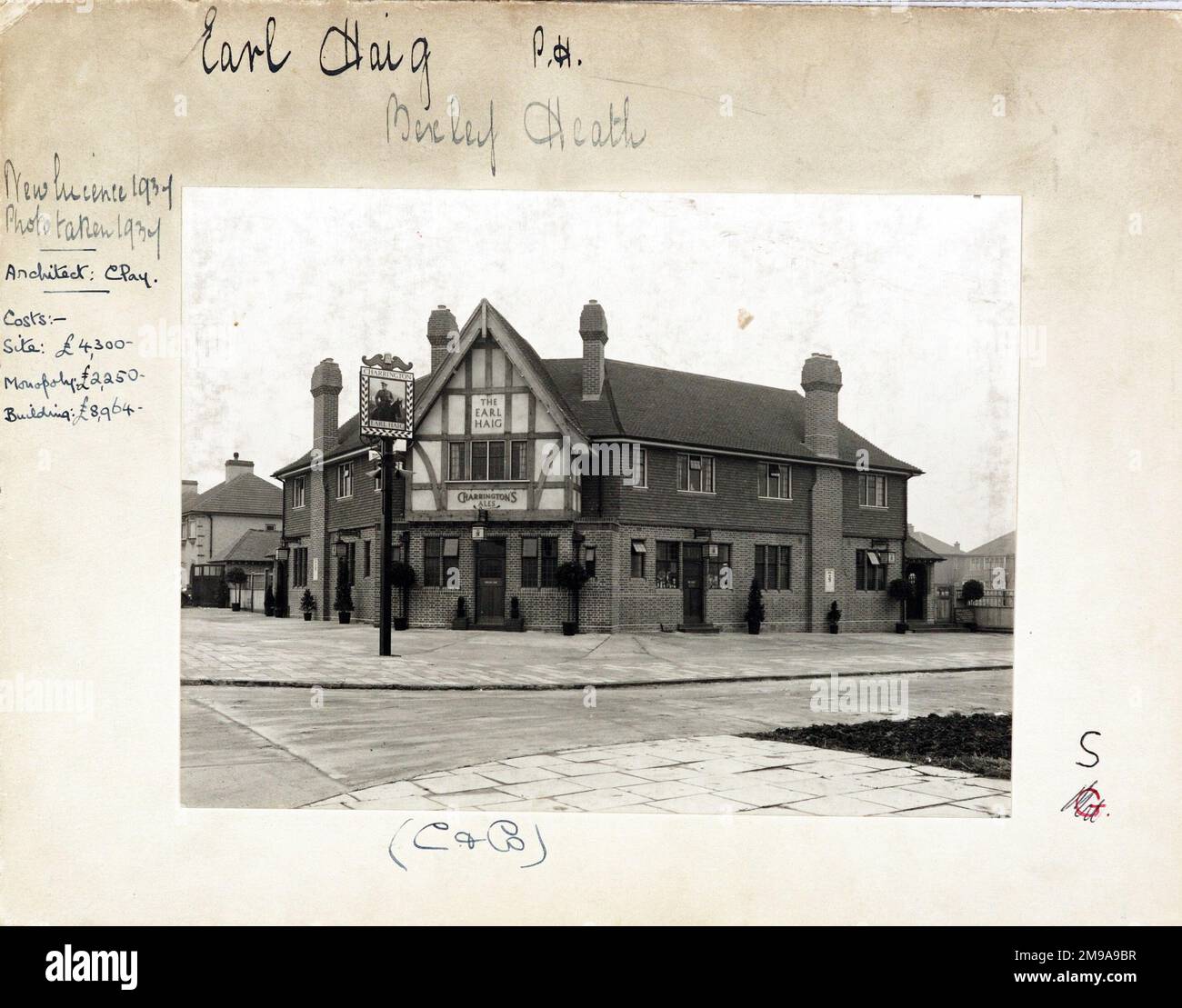 Photographie de Earl Haig pH, Bexleyheath, Grand Londres. Le côté principal de l'imprimé (illustré ici) représente : coin sur la vue du pub. Le verso de l'imprimé (disponible sur demande) détails: Trading Record 1937 . 1961 pour le comte Haig, Bexleyheath, Grand Londres DA7 5HH. En juillet 2018 . Inns Banque D'Images