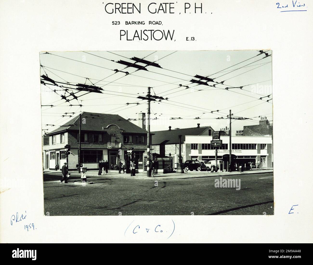 Photographie de Green Gate pH, Plaistow, Londres. Le côté principal de l'impression (illustré ici) représente : face gauche sur la vue du pub. Le verso de l'imprimé (disponible sur demande) détails: Rien pour la porte verte, Plaistow, Londres E13 9EZ. En juillet 2018 . Fermé en 2012. Maintenant un Tesco Express Banque D'Images