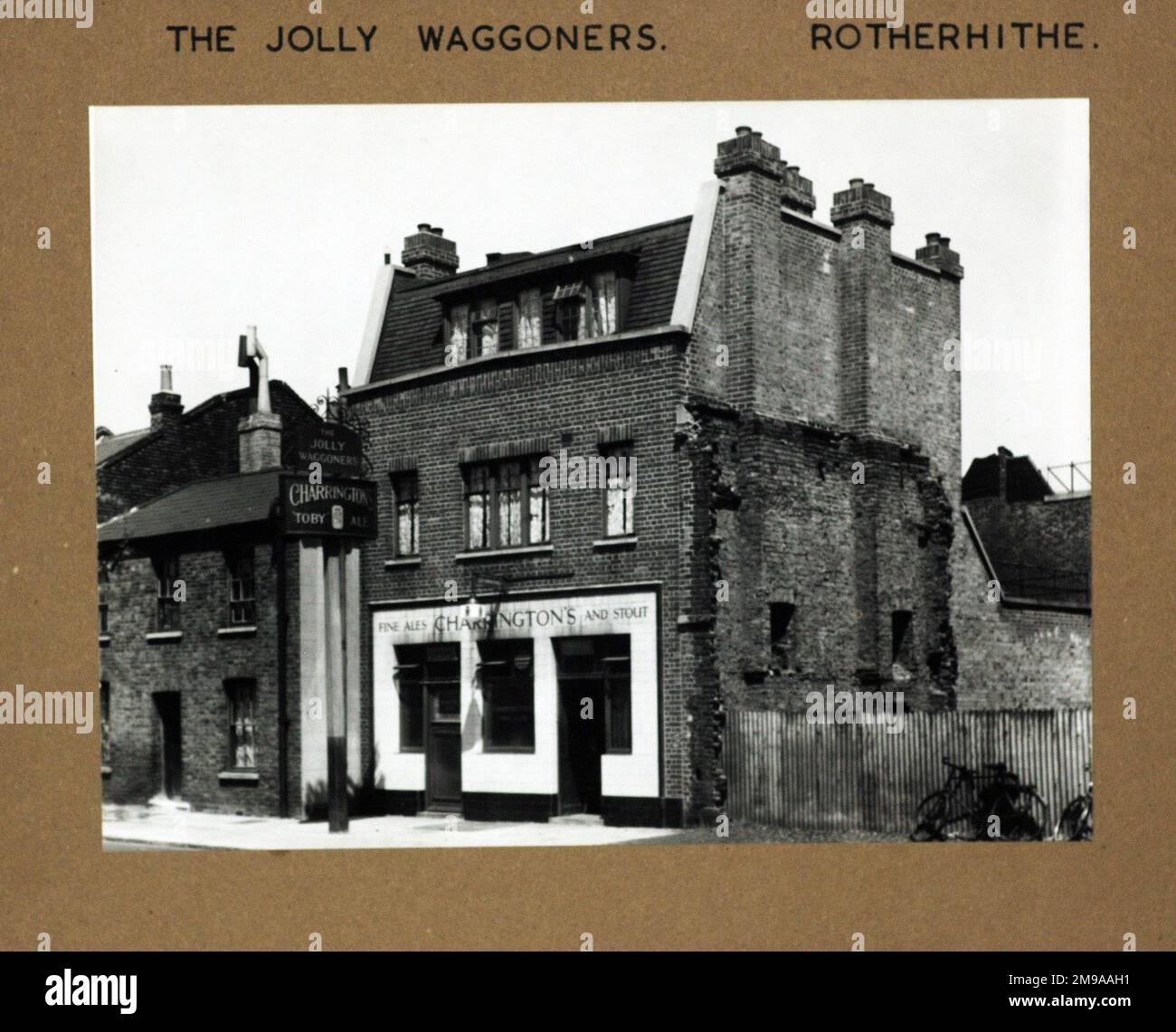 Photographie de Jolly Wagoners pH, Rotherhithe (Nouveau), Londres. Le côté principal de l'impression (illustré ici) représente : face droite sur la vue du pub. Le verso de l'imprimé (disponible sur demande) détails: Rien pour les Jolly Wagoners, Rotherhithe (Nouveau), Londres SE16 2PP. En juillet 2018 . Renommé « Whelan's ».propriété individuelle Banque D'Images