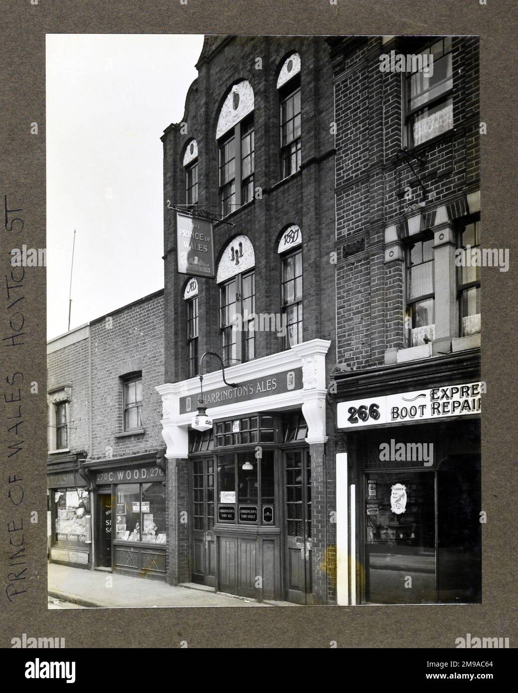 Photographie du Prince de Galles pH, Hoxton Street, Londres. Le côté principal de l'impression (illustré ici) représente : face droite sur la vue du pub. Le verso de l'imprimé (disponible sur demande) détails: Rien pour le Prince de Galles, Hoxton Street, Londres N1 5LY. En juillet 2018 . Fermé et démoli Banque D'Images