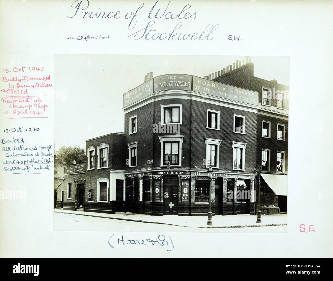 Photographie du Prince de Galles pH, Stockwell, Londres. Le côté principal de l'imprimé (illustré ici) représente : coin sur la vue du pub. Le verso de l'imprimé (disponible sur demande) détails: Trading Record 1934 . 1944 pour le Prince de Galles, Stockwell, Londres SW4 6SA. En juillet 2018 . Le Prince de Galles a été frappé par une bombe dans un air.raid 13 octobre 1940 quand plus de trente personnes ont été tuées ici ** la moitié avant a été fermée et détruite le 13th octobre 1940. Le Saloon a été rouvert en écluse le 10th avril 1941. Puis fermé en raison de l'action de l'ennemi le 29th juin 1944. Banque D'Images