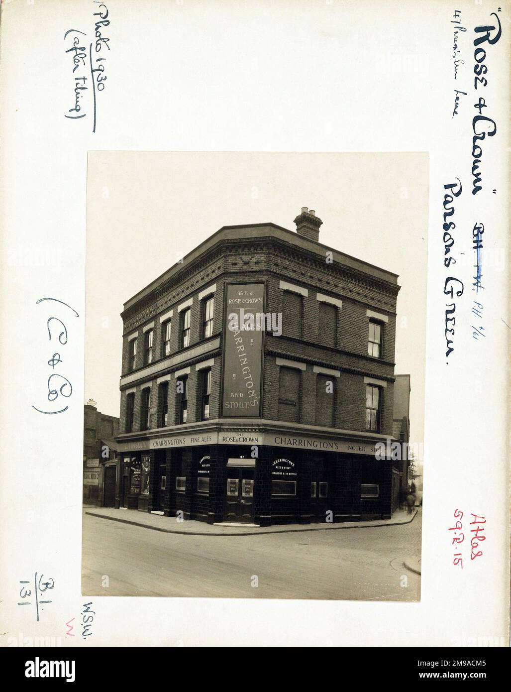 Photo de Rose & Crown pH, Parsons Green, Londres. Le côté principal de l'imprimé (illustré ici) représente : coin sur la vue du pub. Le verso de l'imprimé (disponible sur demande) détails: Trading Record 1924 . 1961 pour The Rose & Crown, Parsons Green, Londres SW6 4HH. En juillet 2018 . Fermé depuis 2011 Banque D'Images