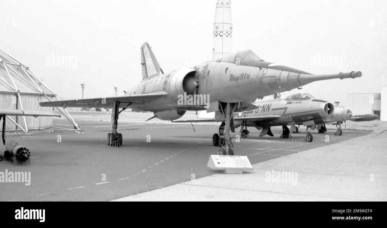 (Armée de l'Air) - Dassault Mirage IVA '02', l'avion de préproduction 2nd, au Musée de l'Air, aéroport du Bourget, Paris. Banque D'Images