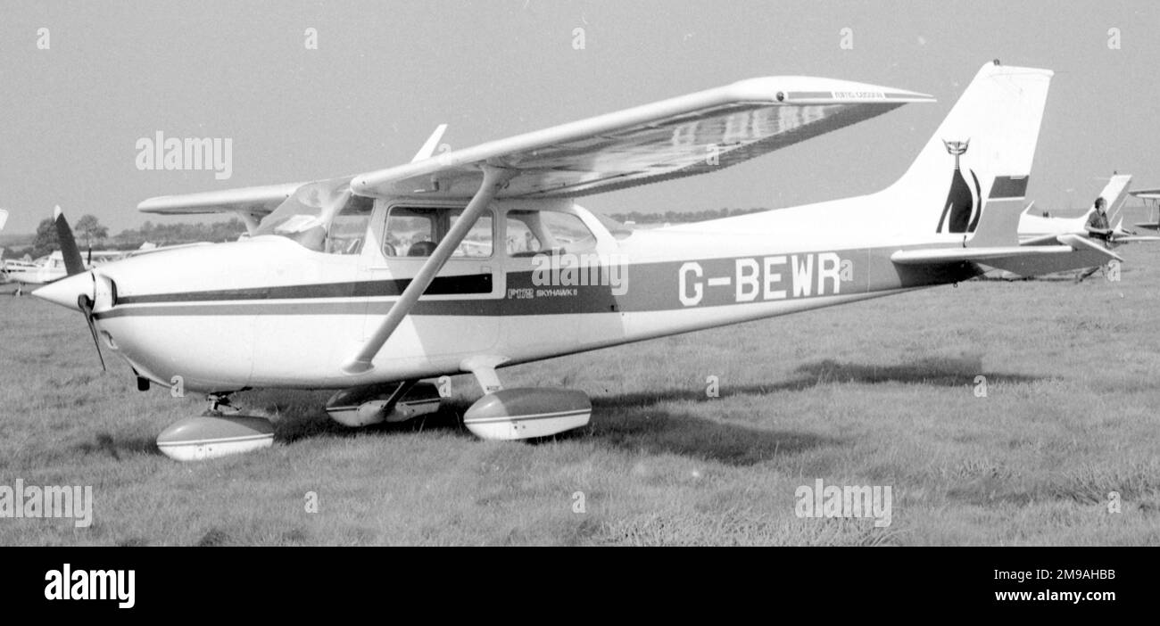 Reims/Cessna F172N Skyhawk II G-BEWR (msn1613) Banque D'Images