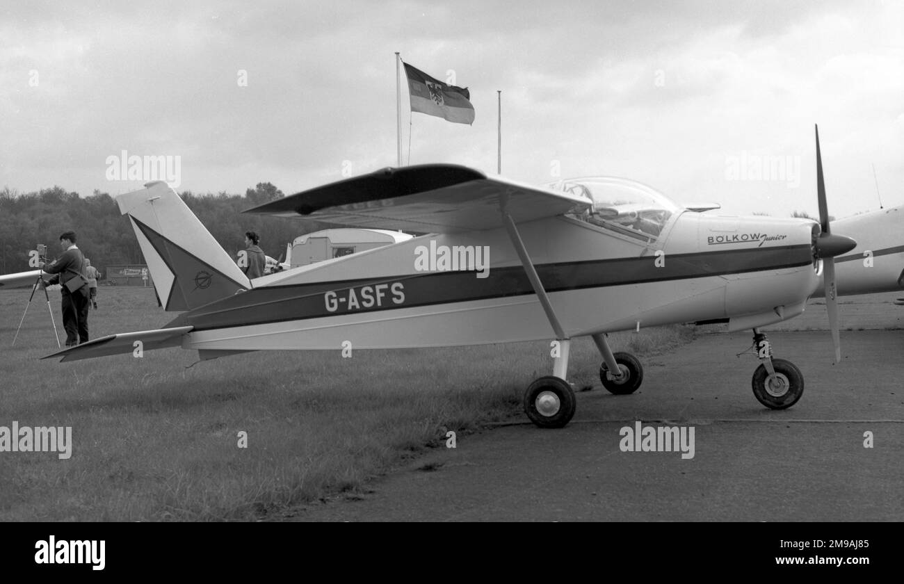 Bolkow Bo 208C Junior G-ASFS (msn 516) au salon international de l'air de Biggin Hill le 5 mai 1963. Le Bo 208 est une version sous licence du Malmo Flygindustri MFI-9 Junior de Suède. Banque D'Images