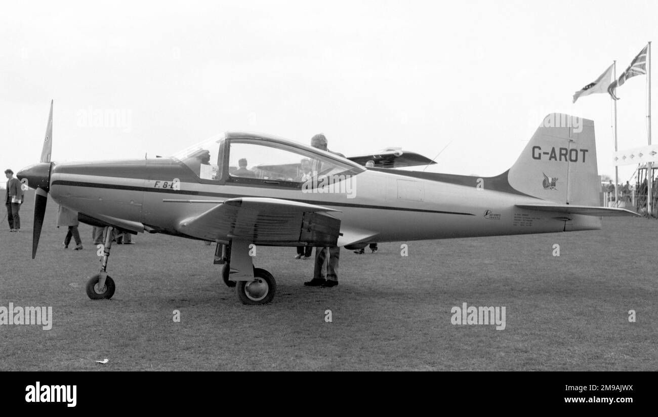 Aeromere F.8L Falco III G-AROT (msn 224), à la Foire internationale de l'aviation de Biggin Hill le 5 mai 1963. Le Falco était l'un des appareils légers de haute performance du plan de Stelio Frati. Banque D'Images