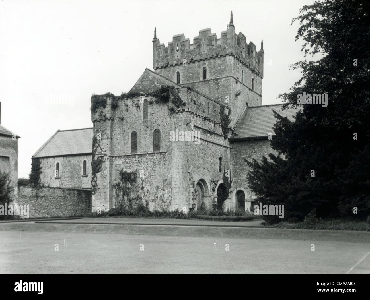 Église du Prieuré d'Ewenny (Priordy Ewenni) dans la vallée de Glamourgan, pays de Galles - un monastère de l'ordre bénédictin, fondé au 12th siècle. Banque D'Images