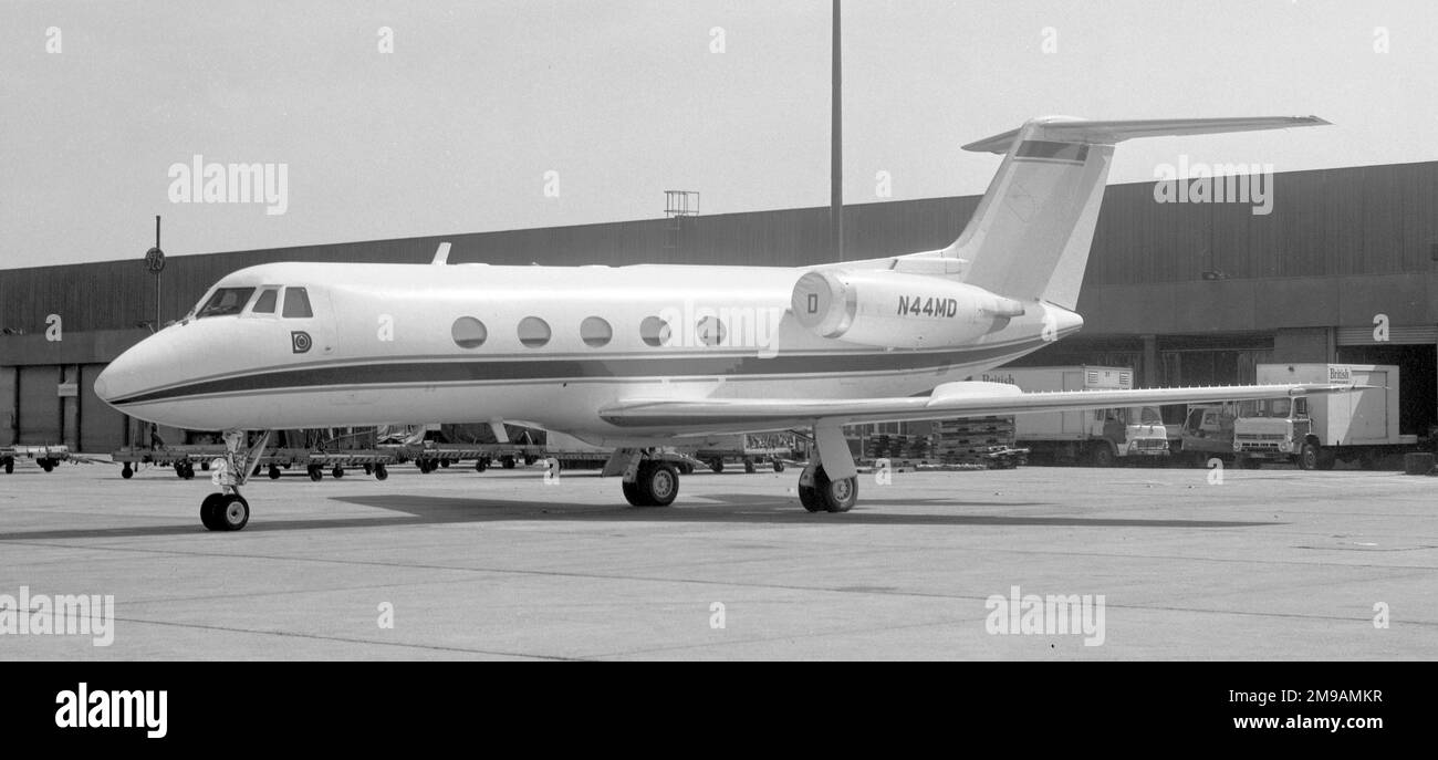 Grumman G-1159 Gulfstream II N44MD (msn 81), de la Mike Davis Oil Company, à l'aéroport de Londres Heathrow. Banque D'Images