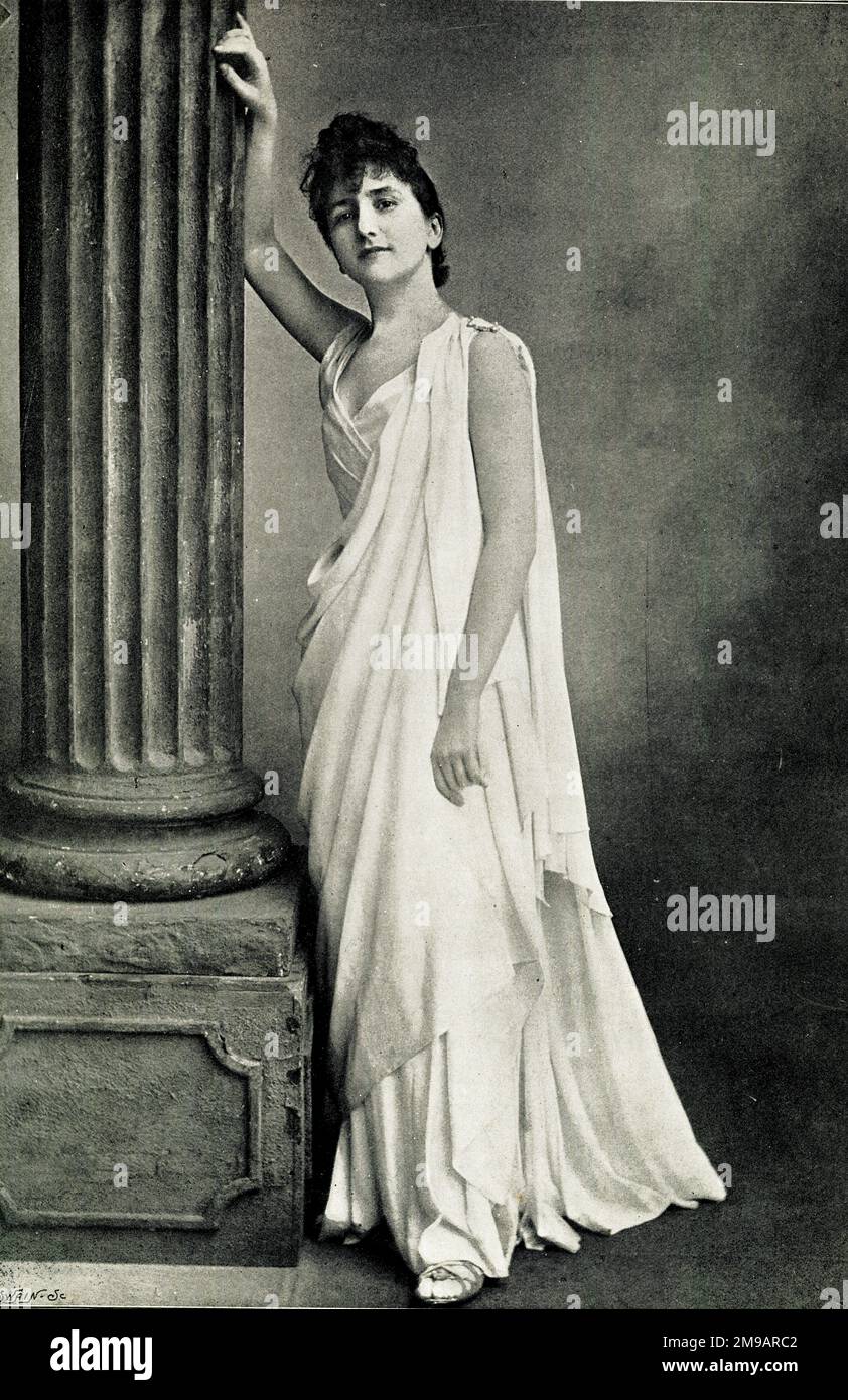 Sigrid Arnoldson, chanteuse d'opéra suédoise, soprano coloratura, comme Baucis dans l'opéra Philemon de Gounod et Baucis Banque D'Images