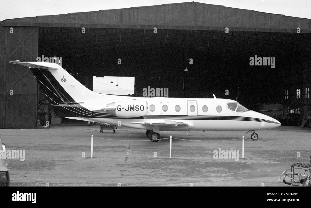 Mitsubishi Mu-300 Diamond G-JMSO (msn A062SA), de Colt car Company Ltd, à l'aéroport de Luton. Banque D'Images