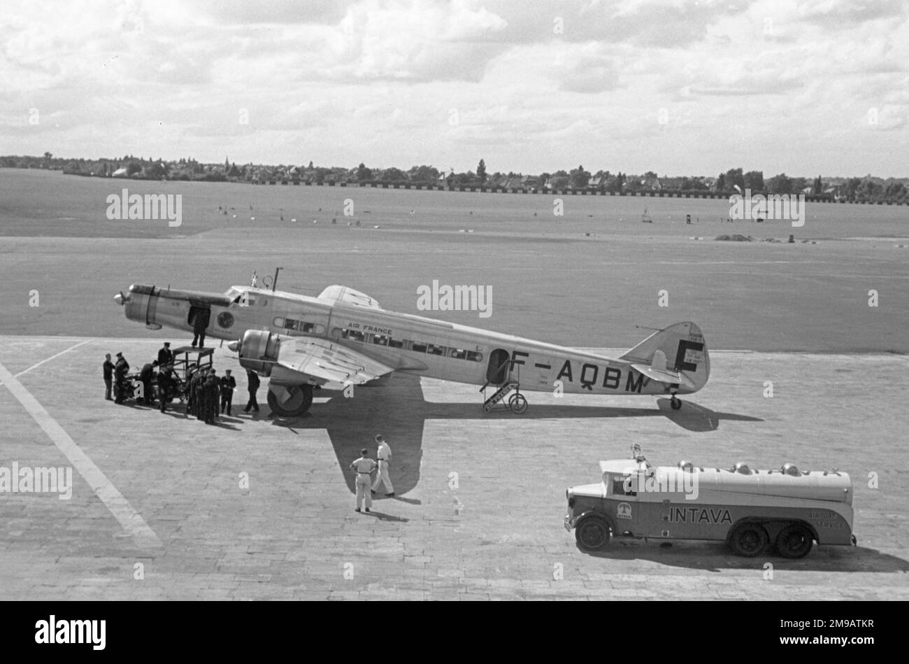 Dewoitine D. 338 F-AOBM 'ville de Reims' (msn 13), d'Air France, à l'aéroport de Croydon. Banque D'Images