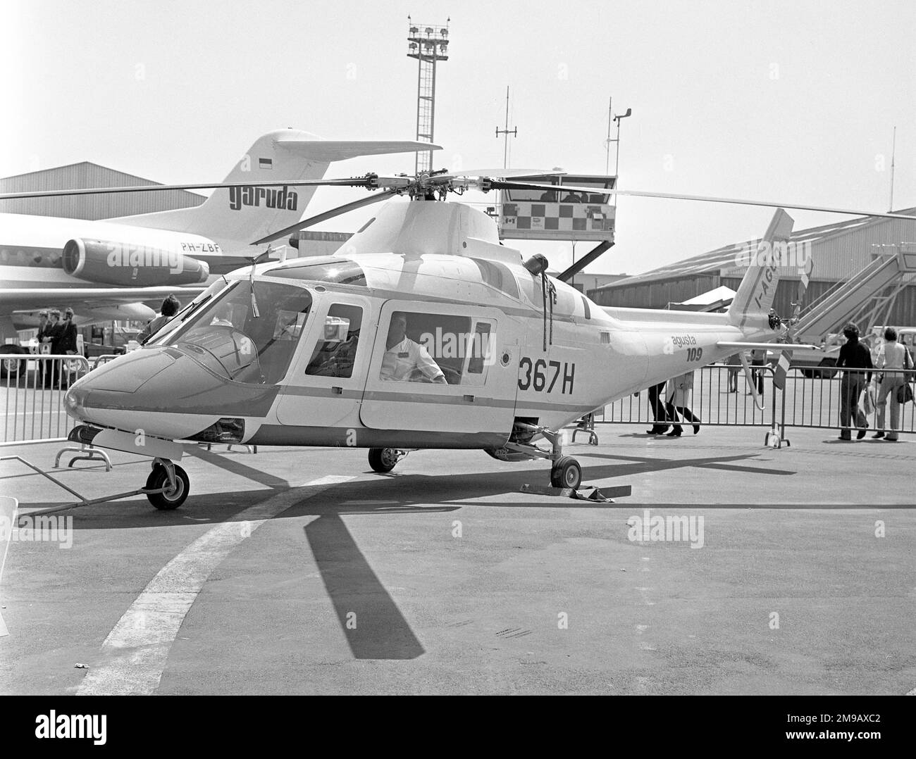 Agusta A,109C Hirundo I-AGUQ (msn 7104), au salon de l'Air de Paris en juin 1973, avec le numéro de série 367H. Banque D'Images