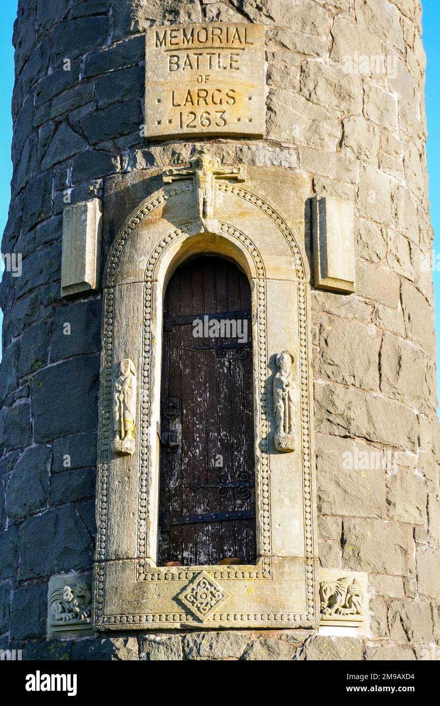 Largs Pencil, un monument érigé en 1912 sur le crag de Bowan, Largs pour commémorer la bataille de Largs en 1263 entre l'armée écossaise sous Alexandre de Dun Banque D'Images