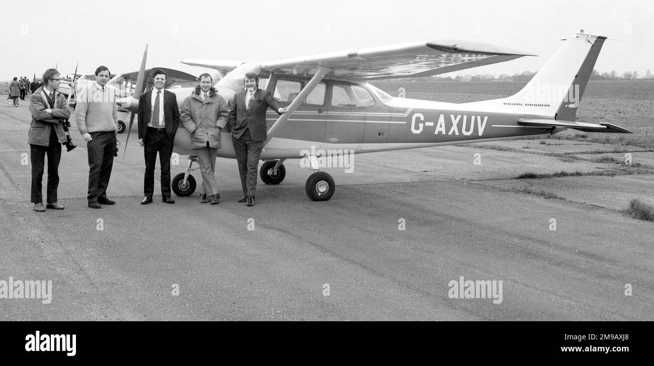 Reims-Cessna F172E Skyhawk G-AXUV (msn 0731), à Winthorpe, près de Grantham, en avril 1973. Banque D'Images