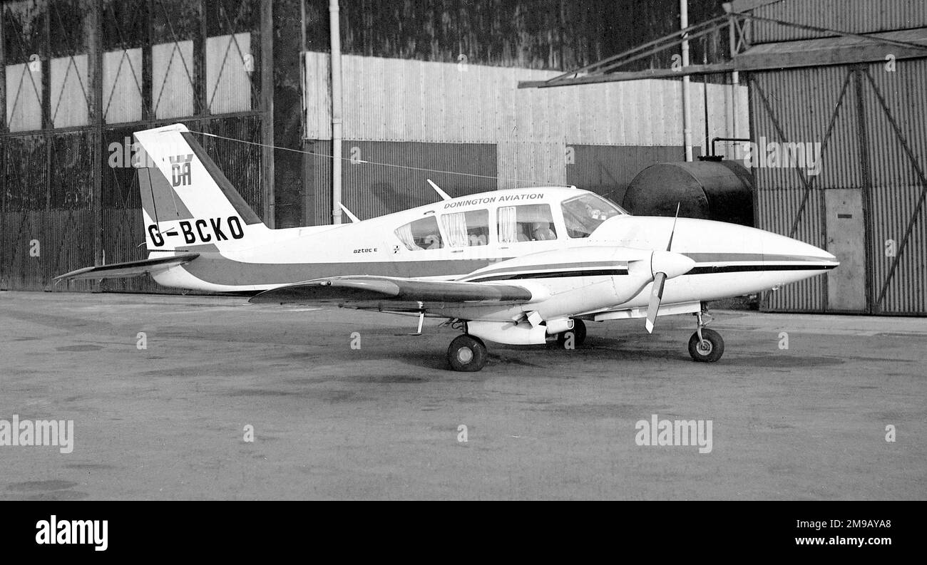Piper PA-23-250 Aztec G-BCKO (msn 27-7405251), de Donington à Castle Donington - aéroport East Midlands. Banque D'Images