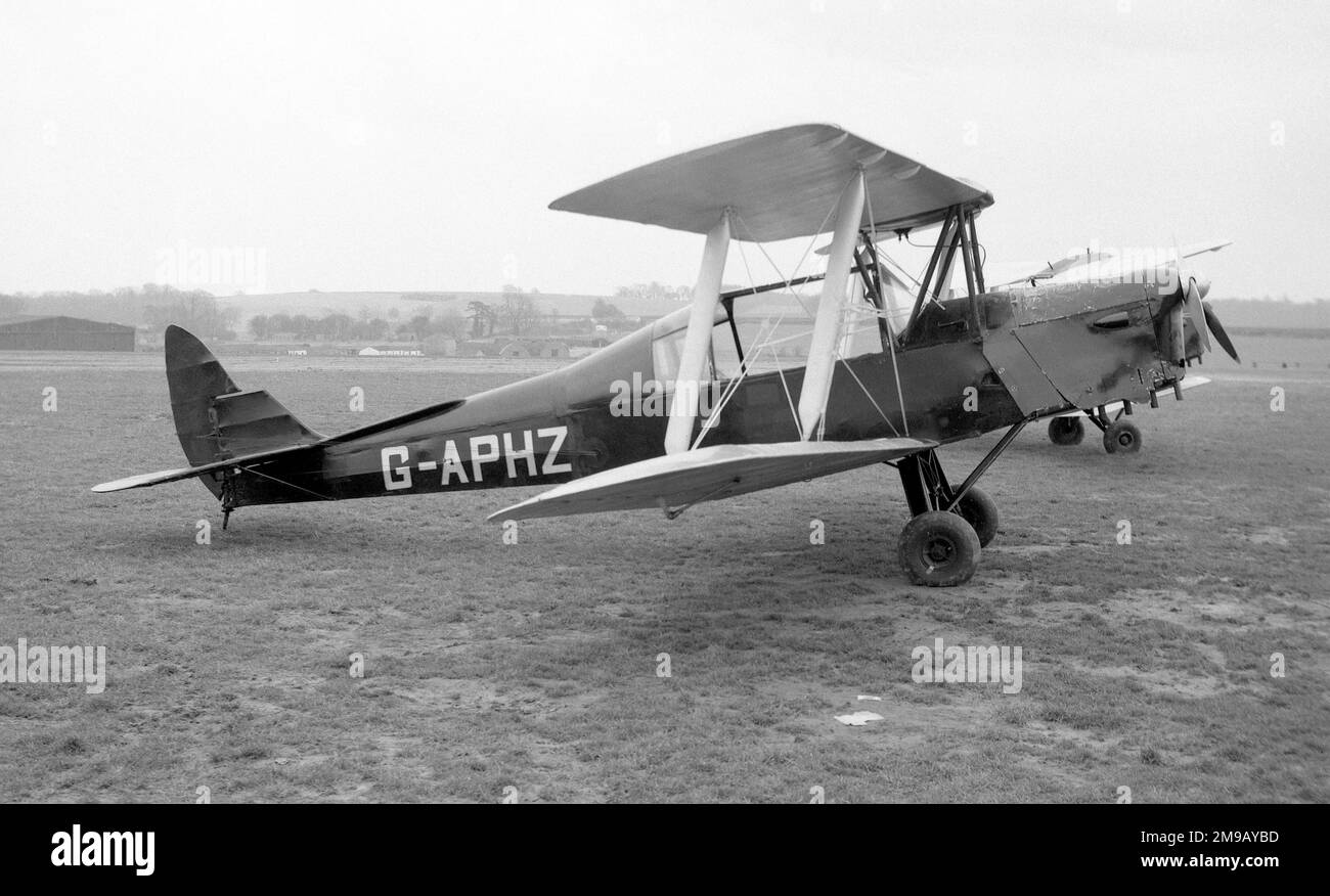 Thruxton Jackaroo G-APHZ (msn 82168), de la Wiltshire School of Flying, à Thruxton en janvier 1967. Banque D'Images
