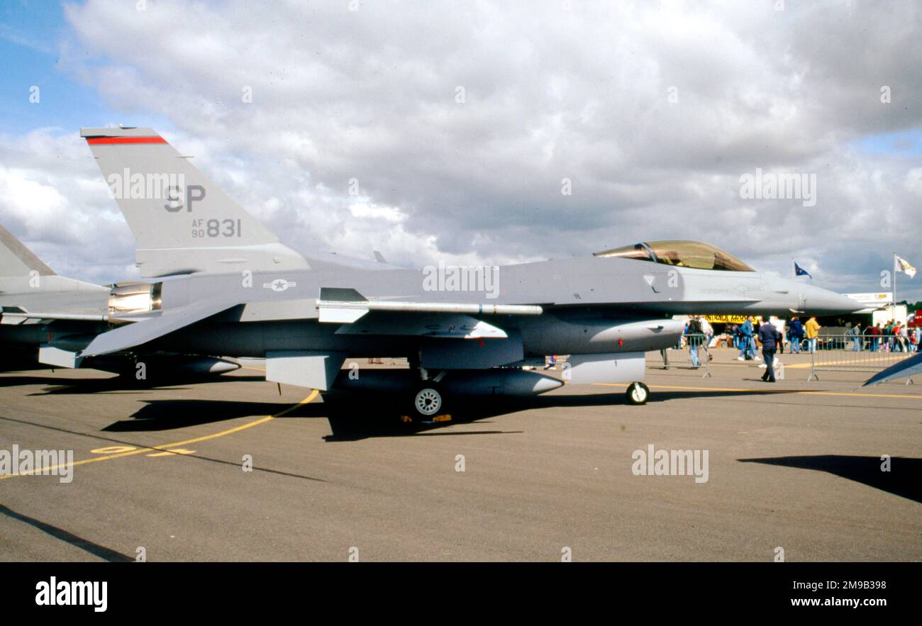 United States Air Force - General Dynamics F-16C Block 50B Fighting Falcon 90-0831 (msn CC-31), de la 52nd Fighter Wing du 480th Fighter Squadron, à la RAF Fairford pour le Royal International Air Tattoo, le 24 juillet 1993. Banque D'Images