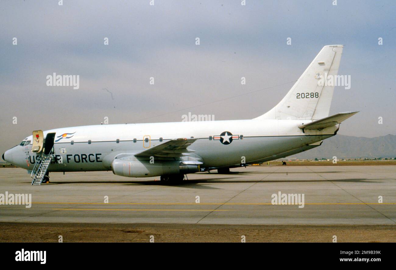 United States Air Force - Boeing CT-43A 72-0288 (msn 20695-345, 737-253), construit en tant qu'entraîneur de navigation T-43A et converti à la norme C T-43A en tant que transport de personnel ou de commandement. Banque D'Images