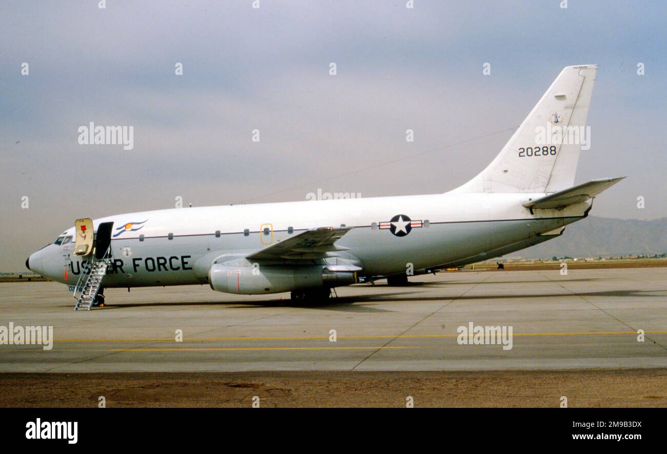 United States Air Force - Boeing CT-43A 72-0288 (msn 20695-345, 737-253), construit en tant qu'entraîneur de navigation T-43A et converti à la norme C T-43A en tant que transport de personnel ou de commandement. Banque D'Images