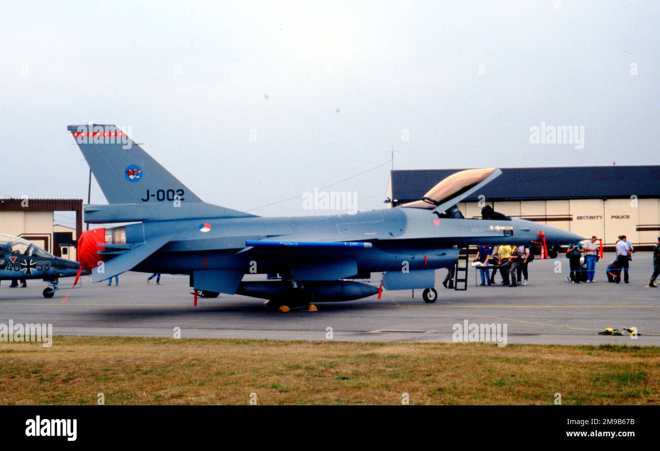 Koninklijke Luchtmacht - General Dynamics F-16A Faucon Faucon J-002 (msn 6D-158), du 313 Escadron de la RAF Upper Heyford le 13 septembre 1990. (Koninklijke Luchtmacht - Royal Netherlands Air Force). Banque D'Images