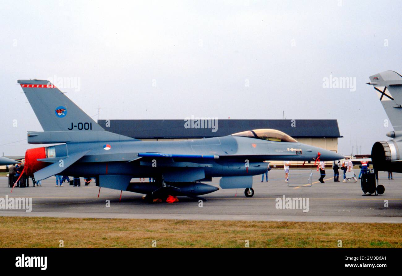 Koninklijke Luchtmacht - General Dynamics F-16AM Faucon Faucon J-001 (msn 6D-157), du 313 Escadron de la RAF Upper Heyford le 13 septembre 1990. (Koninklijke Luchtmacht - Royal Netherlands Air Force). Banque D'Images