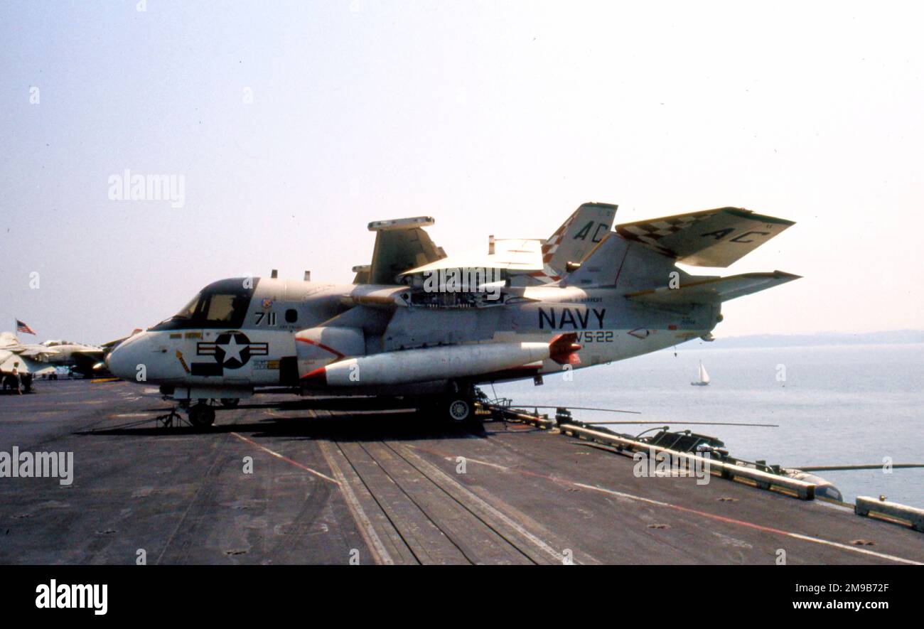 United States Navy (USN) - Lockheed S-3A Viking), de VS-22, se trouvait sur le pont de l'USS John F. Kennedy (CV-67). Banque D'Images