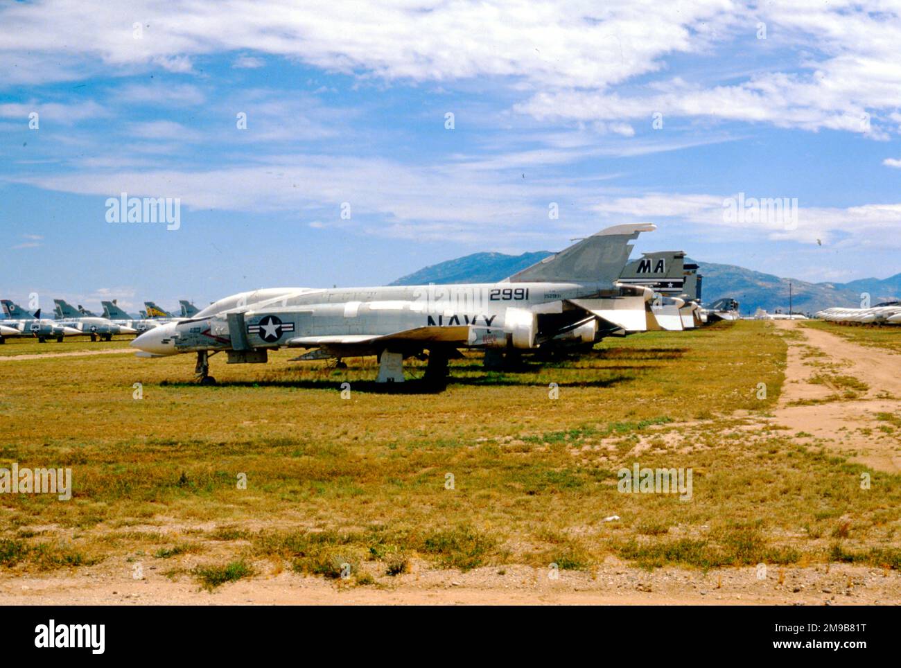 United States Navy (USN) - McDonnell F-4N Phantom 152991 (MSN 1399, 8F0087)), à la base aérienne Davis-Monthan pour stockage et élimination. Banque D'Images