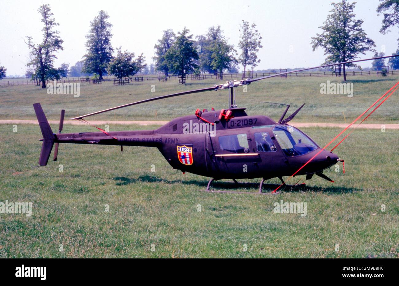 Armée des États-Unis - Bell OH-58A Kiowa 72-21097 (msn 41763), au Château Ashby pour les Championnats du monde d'hélicoptères, le 26 juin 1986. Banque D'Images
