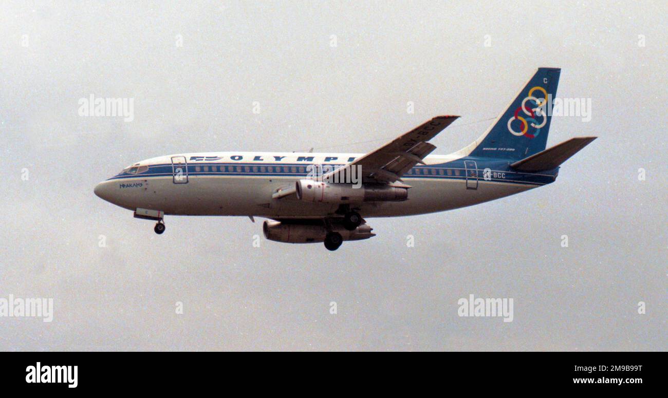 Boeing 737-284 SX-BCC (msn 21301, ligne 474), d'Olympic Airlines, à l'approche de l'aéroport international d'Athènes. Banque D'Images