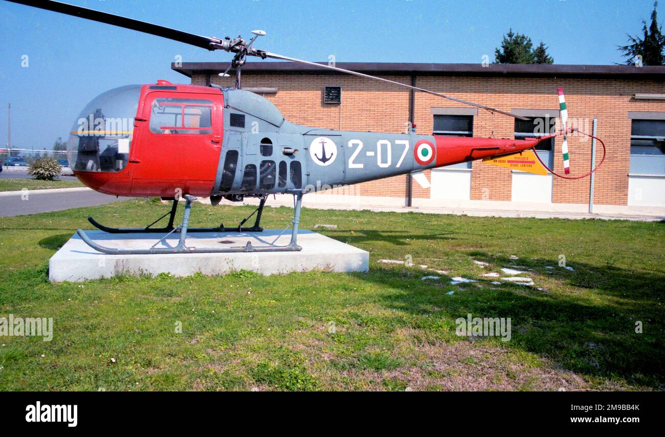Sikorsky SH-34J Seabat MM153622 / 4-14 (msn 58-1775, ex BuAer 153622), en charge des fonctions de gardien de porte à la base navale de Luni le 31 mars 1998. Banque D'Images