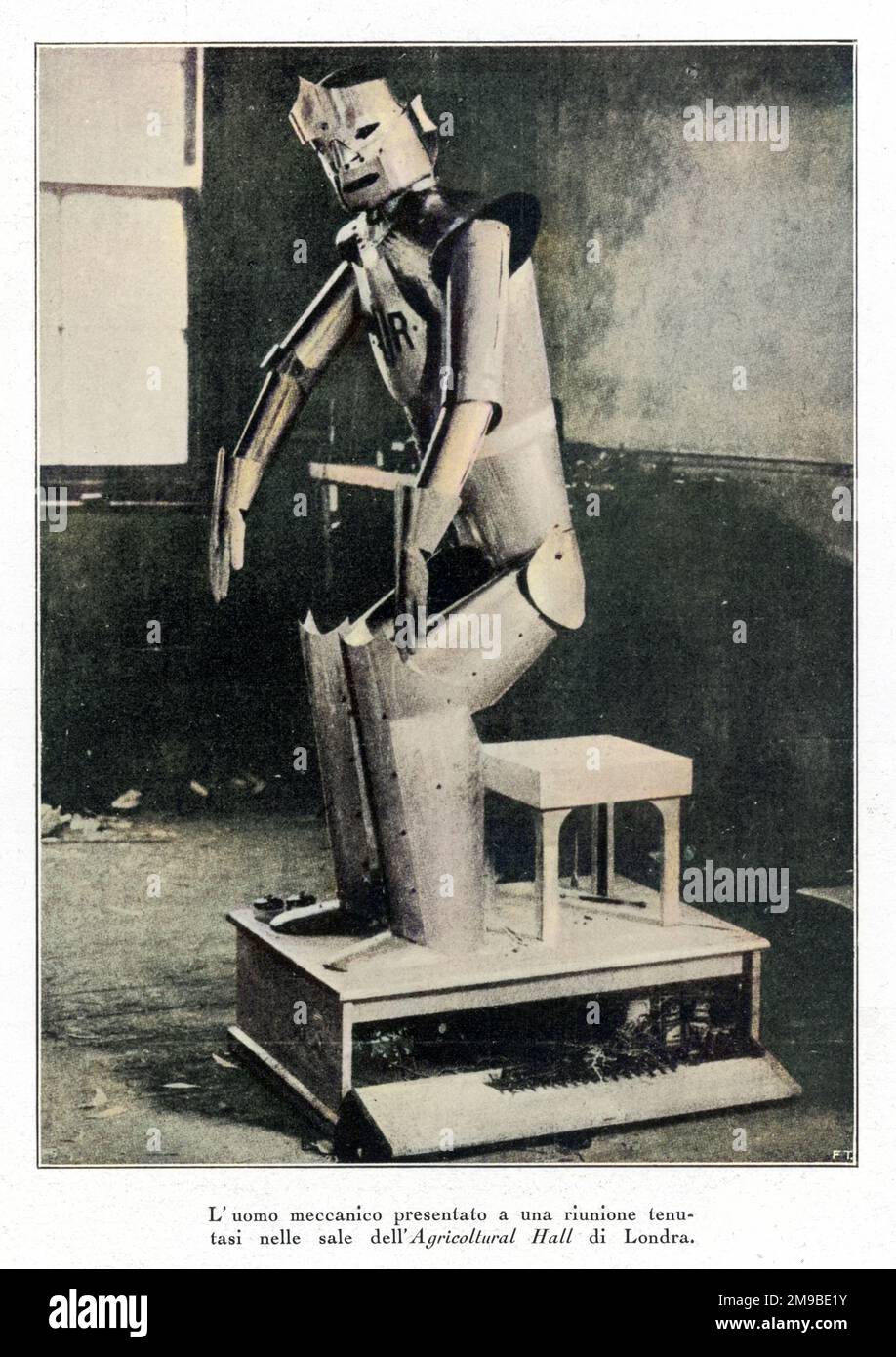 Une des pièces de la pièce de fiction de Karel Capek de 1921, 'R.U.R. (Robots universels de Rossum)'. Capek était un écrivain tchèque qui a rendu le mot « robot » populaire, bien qu'il ait attribué son invention à son frère Josef. Banque D'Images