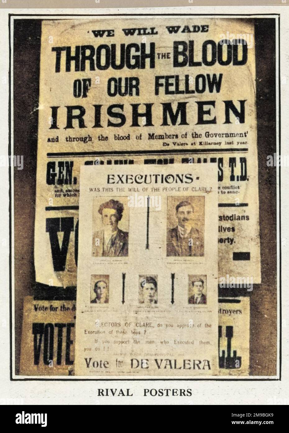 Affiches de propagande électorale pour Eamon de Valera : « nous allons passer par le sang de nos frères Irlandais et par le sang des membres du gouvernement ». Banque D'Images