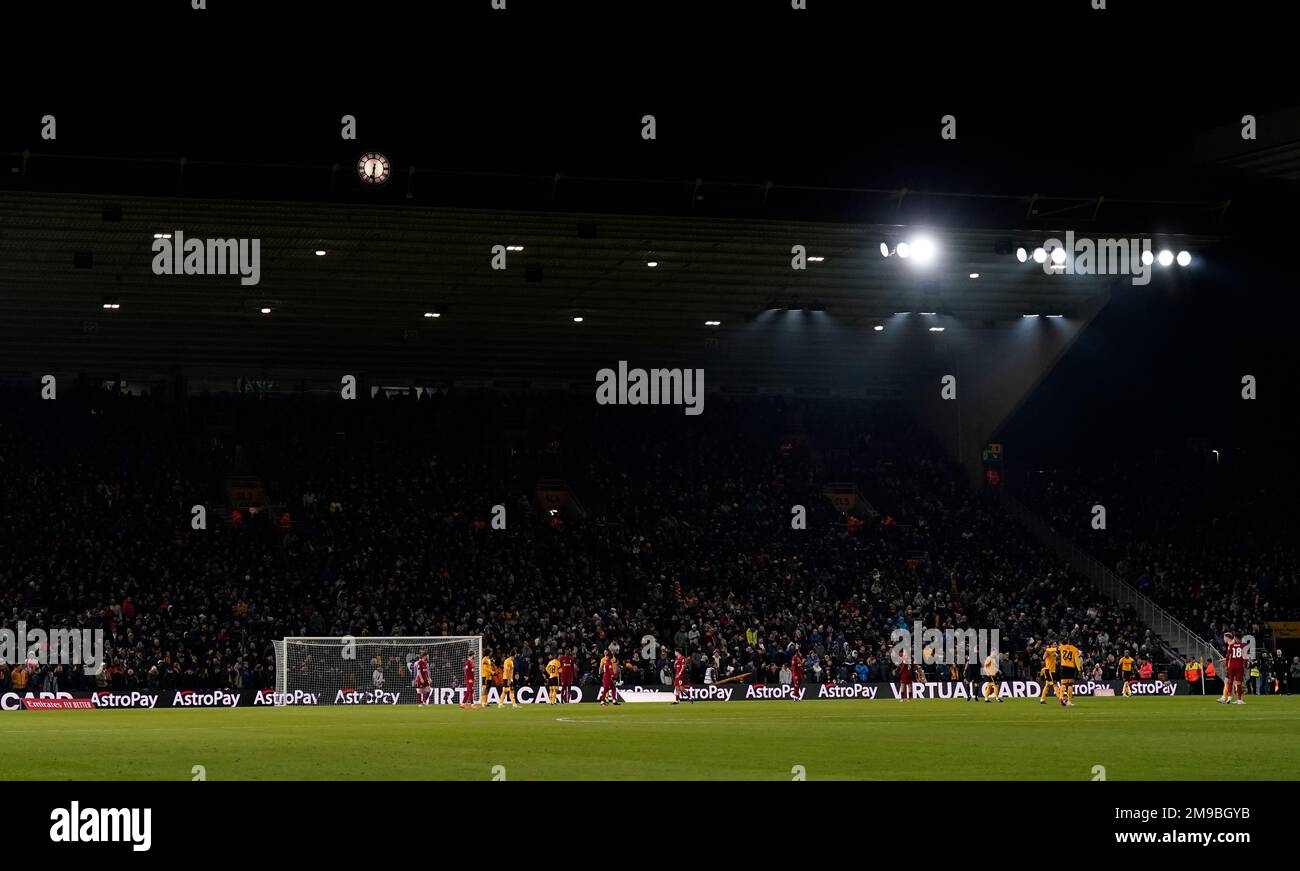 Wolverhampton, Royaume-Uni. 17th janvier 2023. Les générateurs de secours alimentent une partie de la lumière suite à une coupure de courant locale lors du match de répétition de la coupe FA au troisième tour à Molineux, Wolverhampton. Le crédit photo devrait se lire: Andrew Yates/Sportimage crédit: Sportimage/Alay Live News Banque D'Images