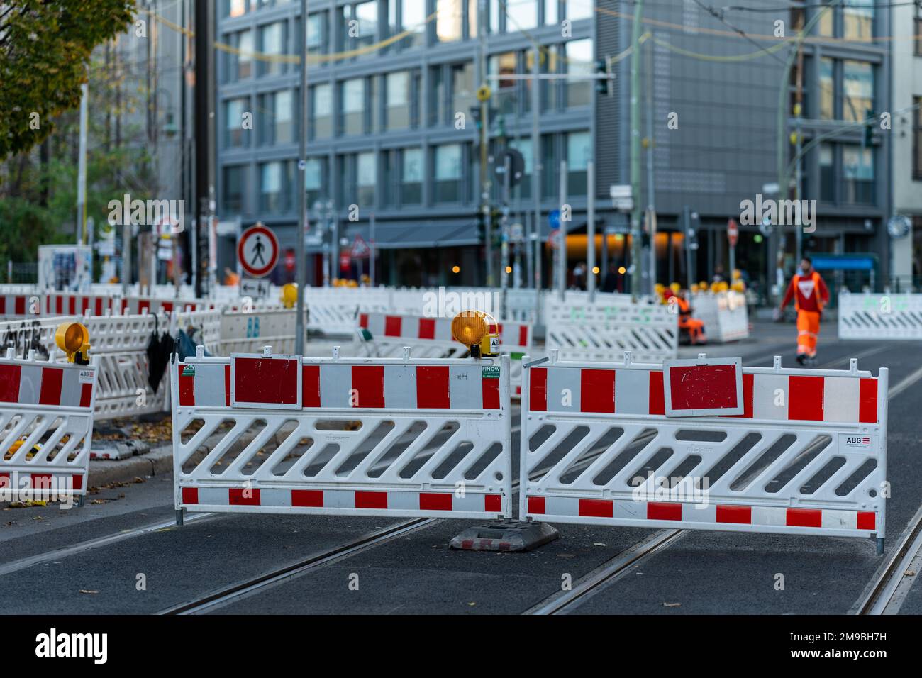 Les constructions de la fermeture de la route dans les rues de Berlin Banque D'Images