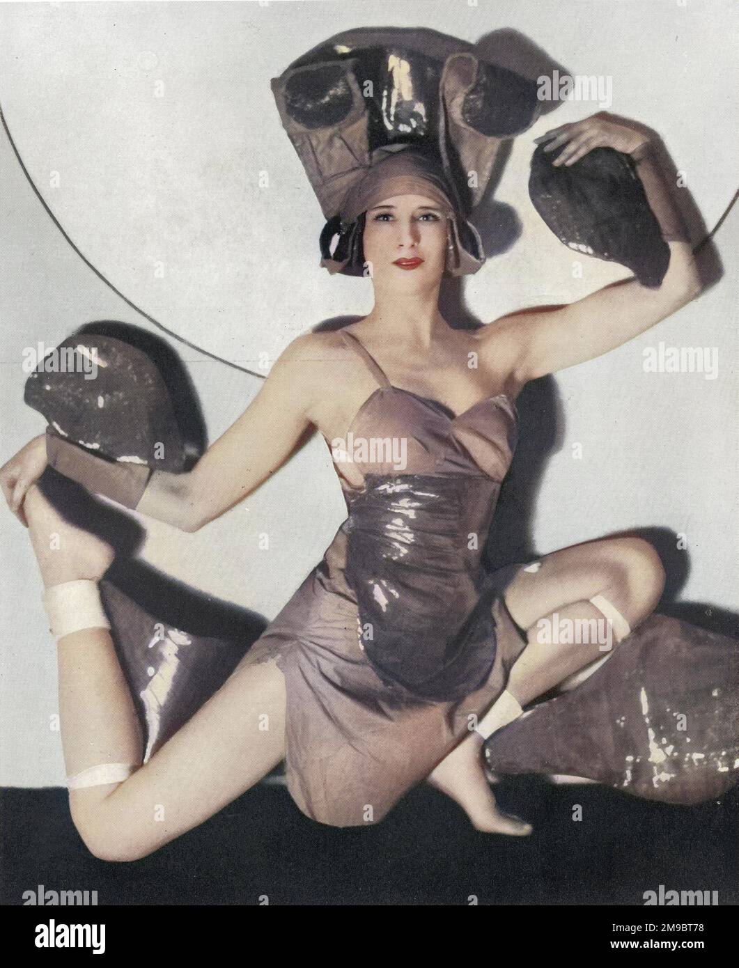 Margaret Morris (1891 - 1980), danseuse et enseignante anglaise, en costume pour son 'Hongrois Rhapsody'. Banque D'Images