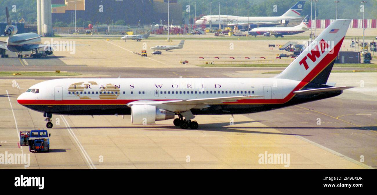 Boeing 767-231ER N601TW (msn 24564, numéro de ligne 14, numéro de flotte 16001), de Trans World Airlines, à l'aéroport de Gatwick en septembre 1997. Banque D'Images