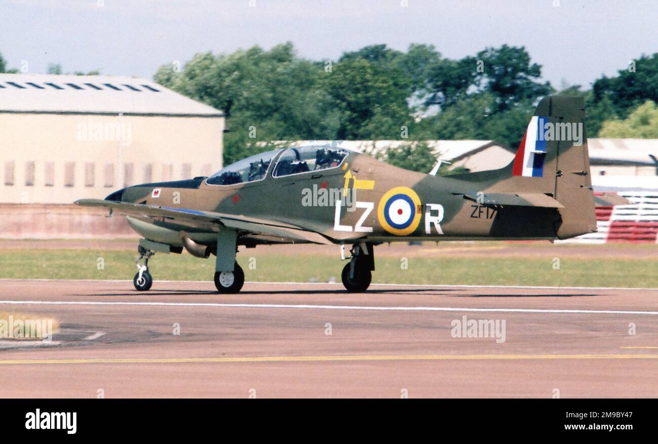 Royal Air Force - Short Tucano T.1 ZF171 (msn S023-T23), de l'escadron no 20207 (R), marqué LZ-R de l'escadron no 66, à la RAF Fairford le 18 juillet 2010. Banque D'Images