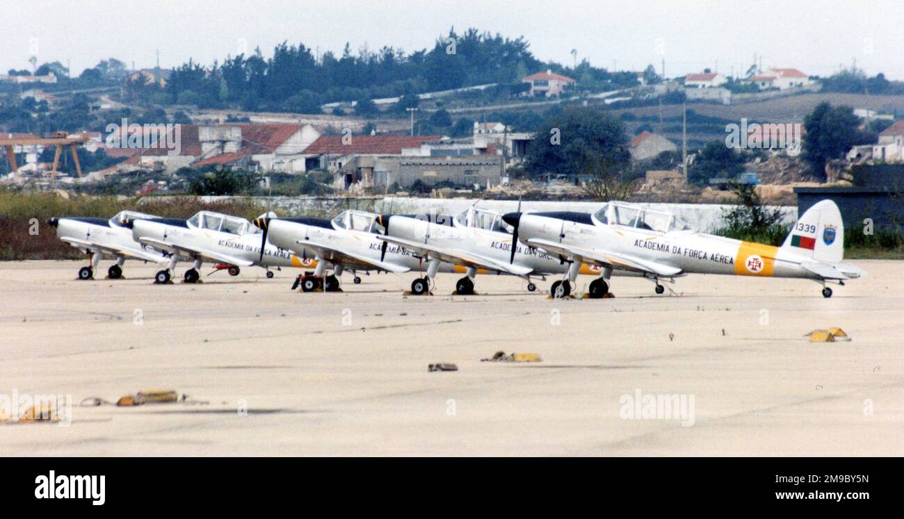 Forca Aerea Portuguesa - OGMA - de Havilland Canada DHC-1 Supermunks ...