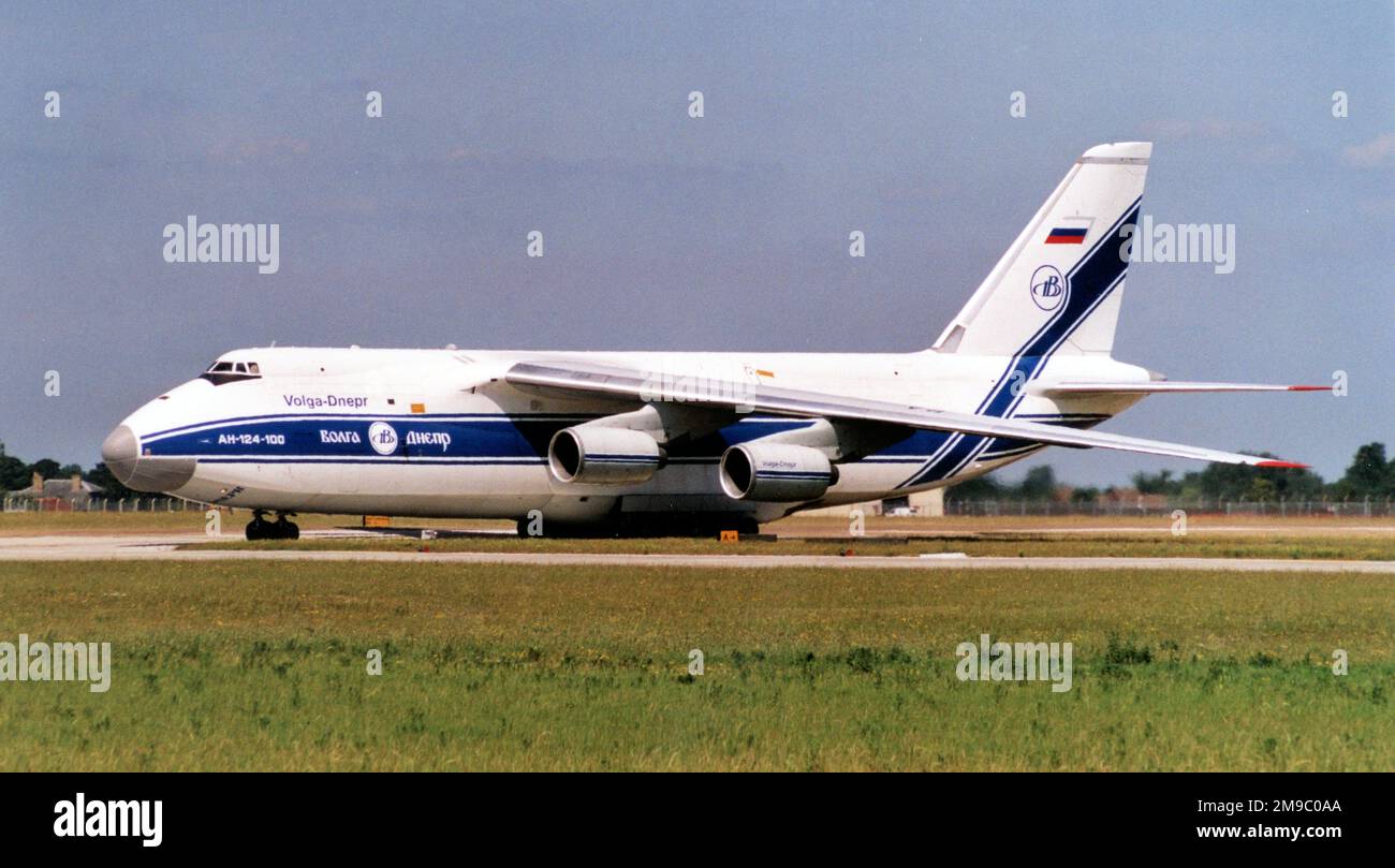 Antonov an-124-100, de Volga-Dnepr Banque D'Images