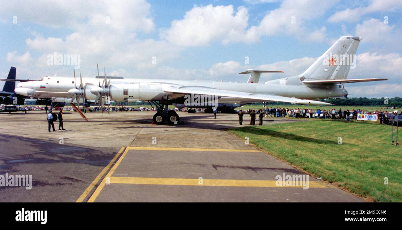 Force aérienne russe - Tupolev Tu-95MS 20 NOIR (msn 34108) de Mozgok de la Force aérienne russe, au Royal International Air Tattoo 1993 - RAF Fairford 21 au 27 juillet 1993. (Nom du rapport OTAN « Bear-H ») Banque D'Images