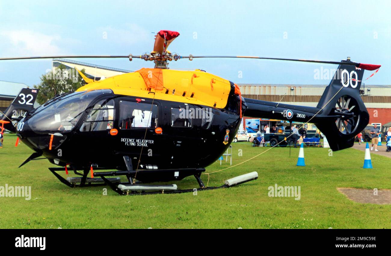 Royal Air Force - Airbus Helicopters Jupiter HT.1 ZM500 (msn 20111, ex D-HADT, ex G-CJIV, EC145T2 / BK117 D-2 / H145), de l'École de vol des hélicoptères de défense, au salon aérien RAF Cosford le 10 juin 2016. Banque D'Images