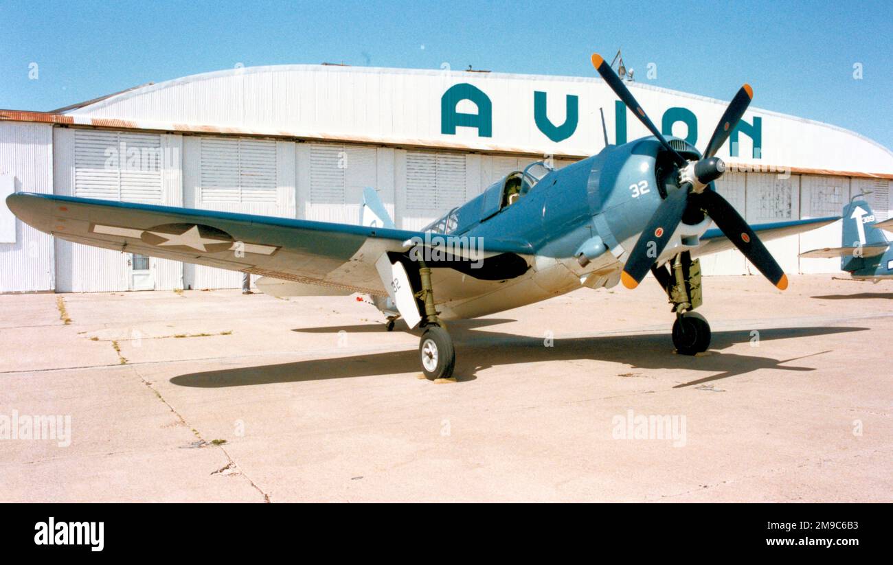 Curtiss SB2C-5 Helldiver N92879 (MSN 83725, ex BuAer 83589), de la Confederate Air Force, à l'aéroport de Midland le 8-10 octobre 1992. Banque D'Images