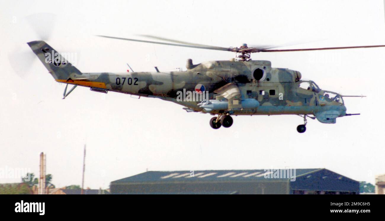 Vzdusne sily ACR - Mil mi-24V 0702 (msn 730702), du 331 Escadron de la RAF Fairford pour la RIAT le 24 juillet 1995. (Vzdusne sily ACR - Force aérienne tchèque). Banque D'Images