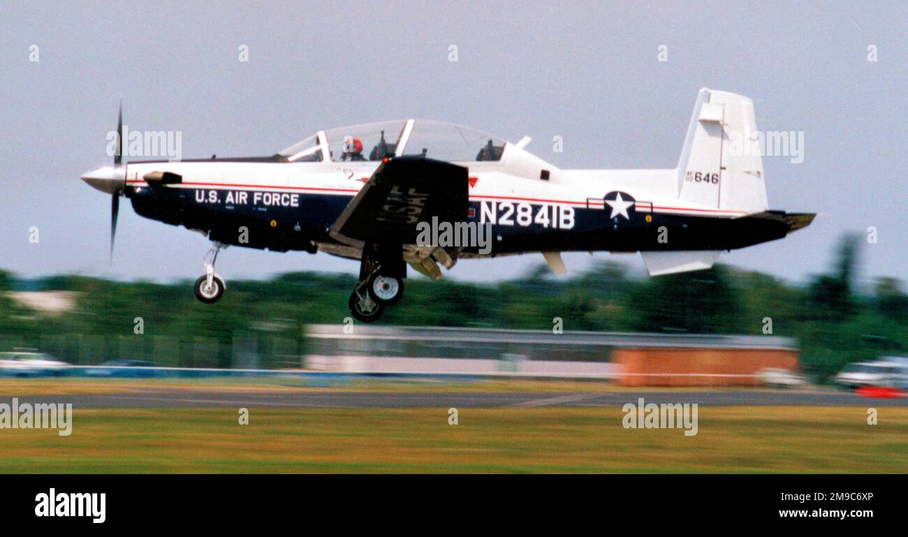 Raytheon T-6A Texan II N2841B / 02-3646 (msn PT-187), au salon aérien international de SBAC Farnborough, le 20 juillet 2004. Banque D'Images