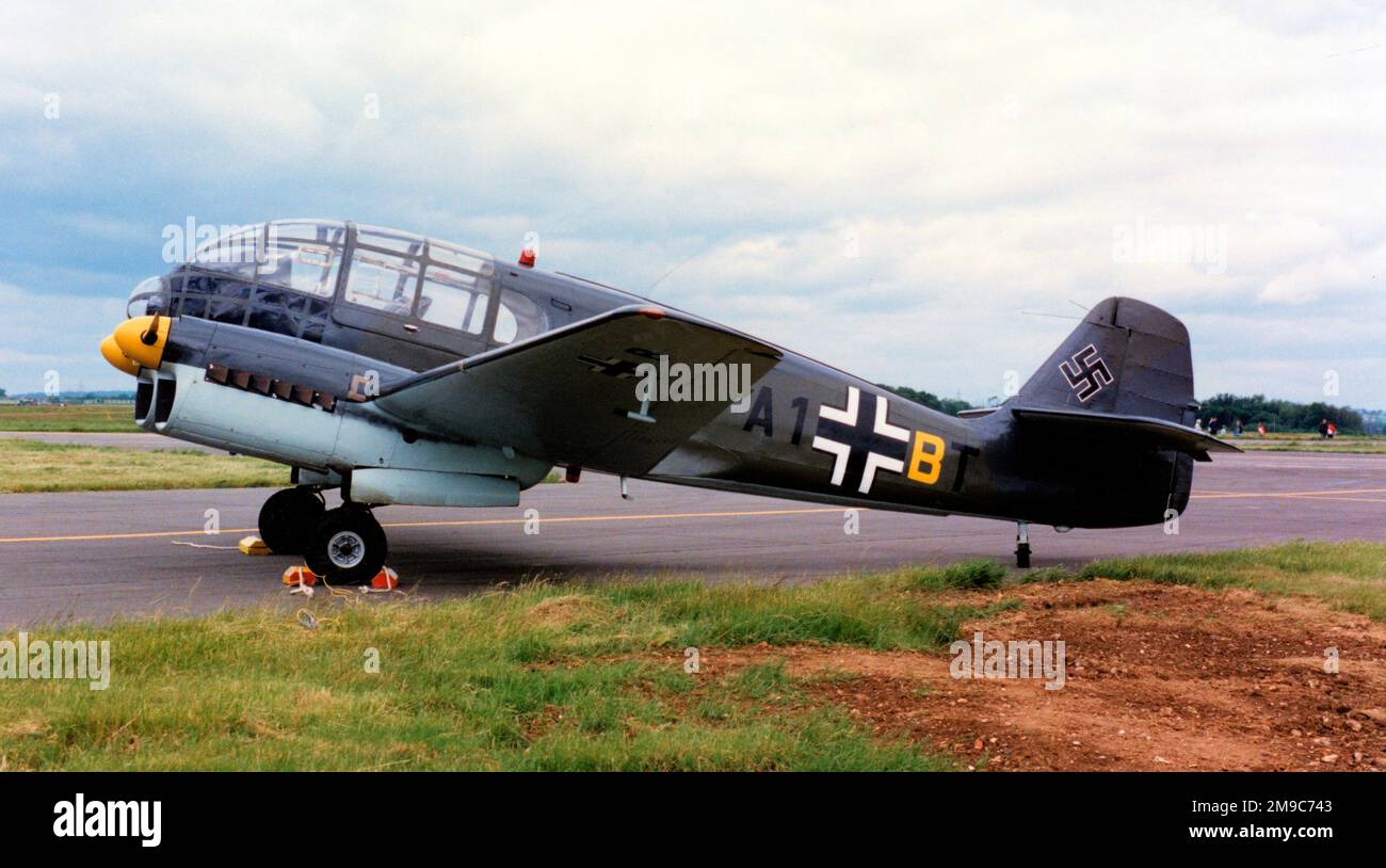 Aero AE 45S G-APRR / 'A1+BT' (msn 04-014), mocké pour ressembler à un Heinkel He 111 pour une production cinématographique. Banque D'Images