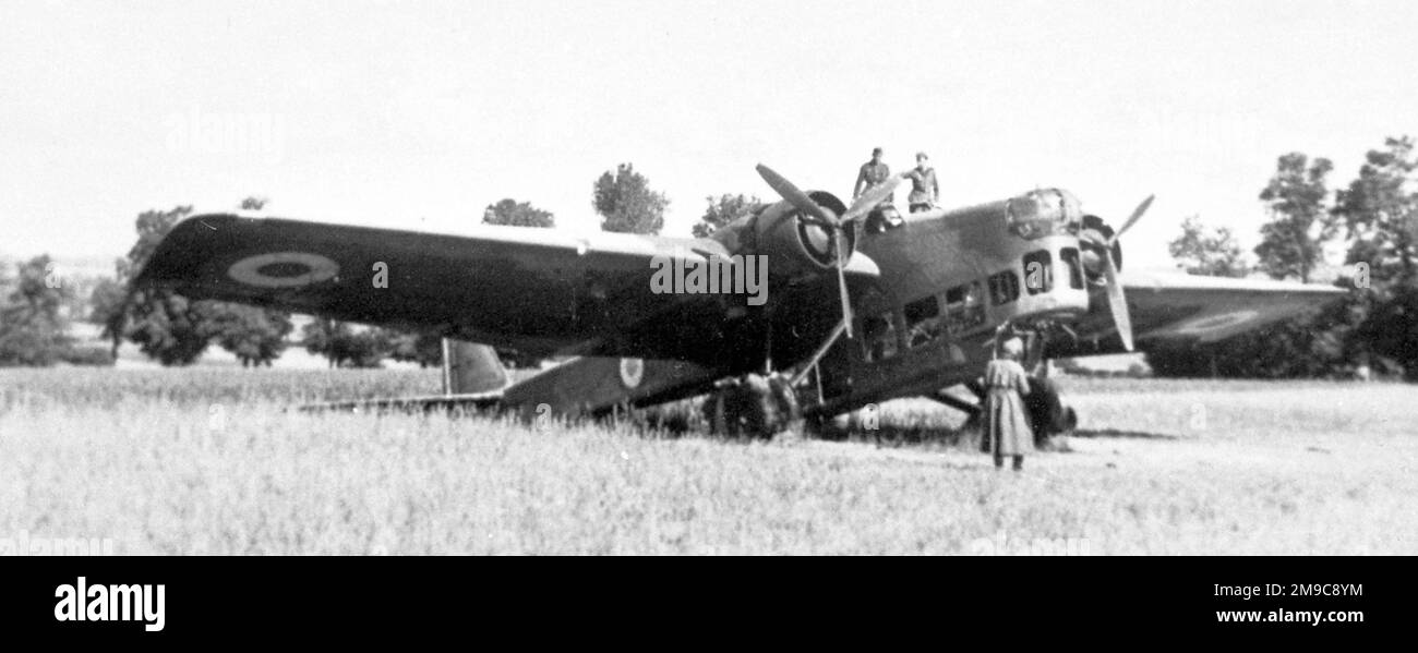 Un bombardier Amiot 143, capturé presque intact par l'avancement des forces allemandes en France. Banque D'Images